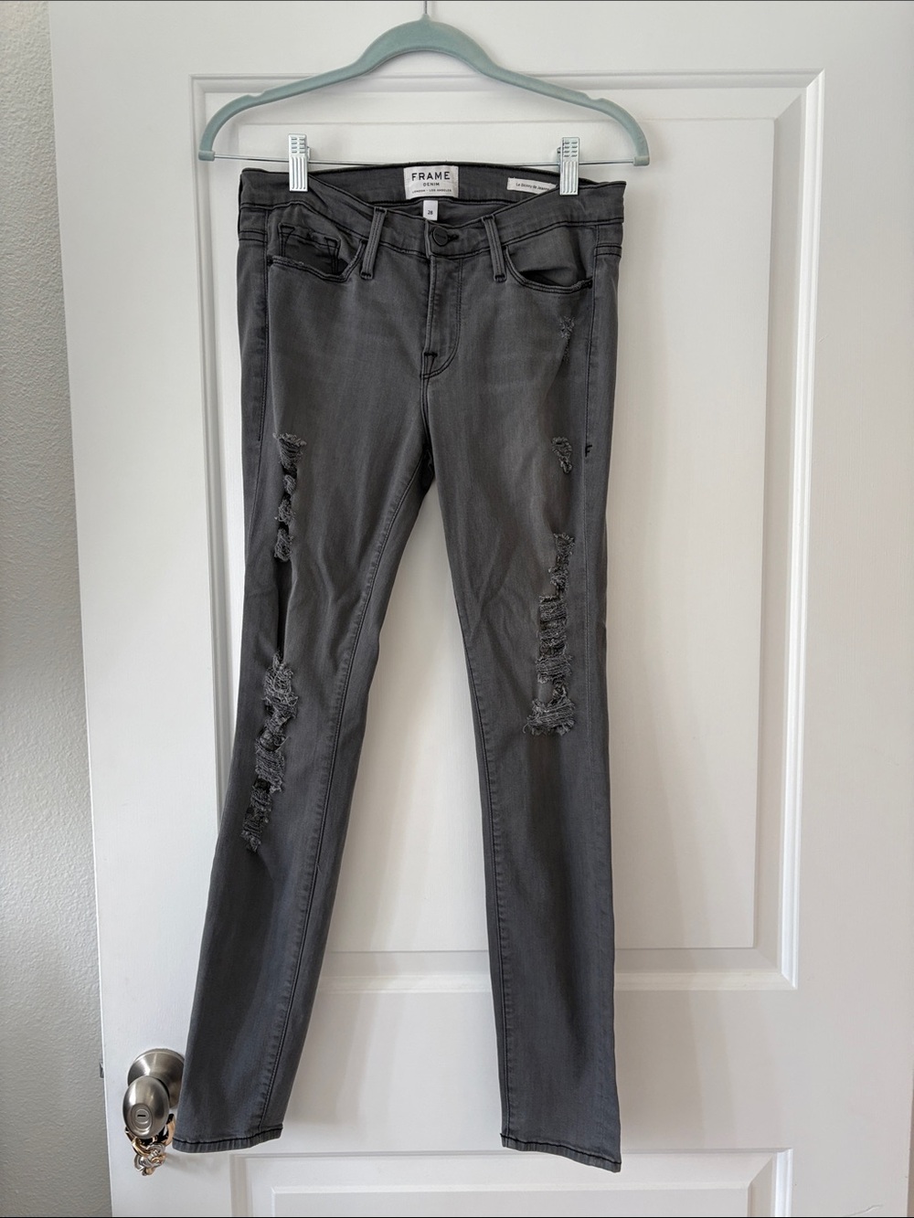 Preowned Frame Denim Women's Distressed Gray  Size 28 Le Skinny de Jeanne